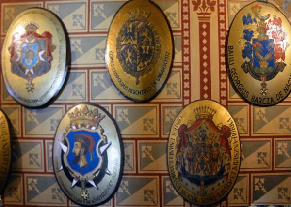 2017-07-11_Matthias Church_Coat of Arms of the Hungarian Knights of Malta ʿܻ0001.JPG