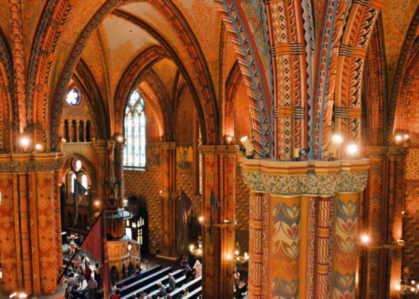 2017-07-11_Matthias Church_Massive Central Pillar ʯ0001.JPG