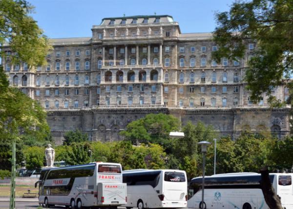 2017-07-11_Bldg_National Szchnyi Library ͼ0001.JPG