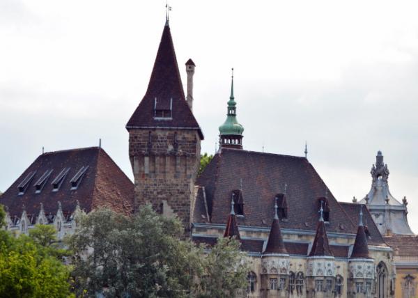 2017-07-11_Vajdahunyad Castle_ Romanesque, Gothic, Renaissance, and Baroque ʽʽոʽʽ-20001.JPG