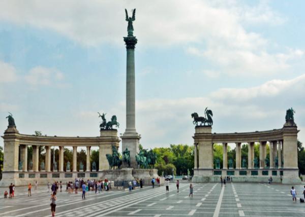 2017-07-11_Heroes' Square-20001.JPG