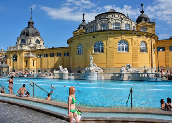 2017-07-11_Szchenyi Thermal Bath_Pool-40001.JPG
