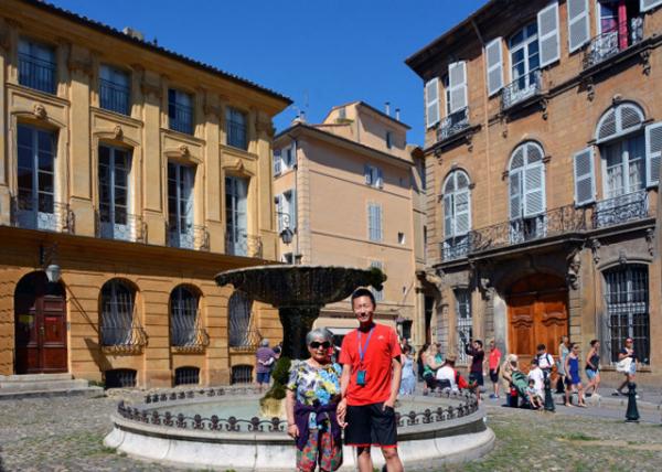 2018-07-21_Aix-en-Provence_Place d'Albertas-30001.JPG