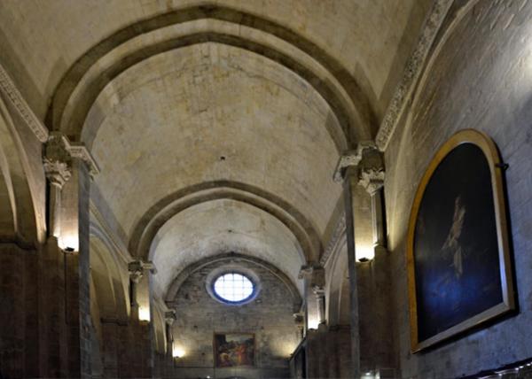 2018-07-21_Aix-en-Provence_Cathdrale Saint-Sauveur_Entrance_ Arches And Columns0001.JPG