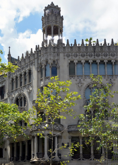 2018-07-22_Passeig de Gracia_Casa Lle Morera_Tempietto at the Top0001.JPG