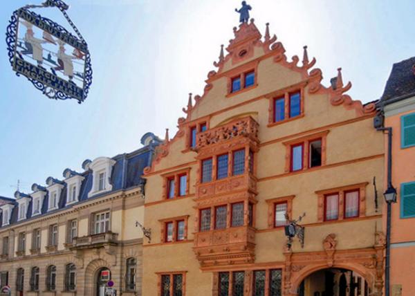 2017-08-22_House of Heads Built in 1609-40001.JPG