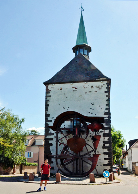 2017-08-22_Radbrunnenturm or Wheel Fountain Tower_Back0001.JPG