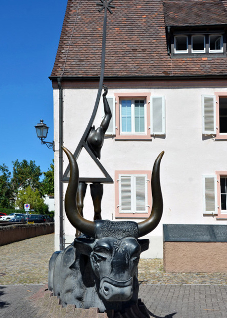 2017-08-22_Town Hall_Bull Taurus & Europa ţŷ0001.JPG