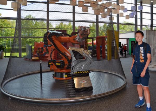 2017-08-21_2017 Mercedes-Benz Robot ۻ-20001.JPG