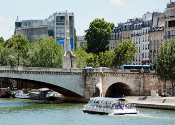 2016-07-18_Pont de la Tournelle w Statue de Sainte Genevieve ʥŮߡ-30001.JPG
