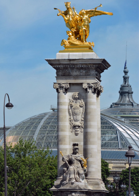 1744837799299627.jpg 2016-07-18_Grand Palais w Gilded Fames Sculptures on the Socle Counterweights 大皇宮與巨大石柱上鍍金騎士群像0001.JPG
