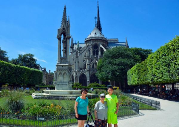 2016-07-18_Notre-Dame de Paris_Fountain of the Virgin ʥĸȪ-10001.JPG