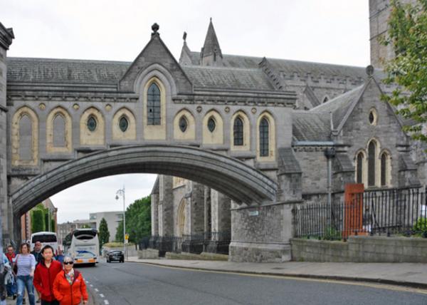 2016-07-10_Christ Church Cathedral_Stone Bridge Leading to Synod House áͨڽ̻¥ʯ-40001.JPG