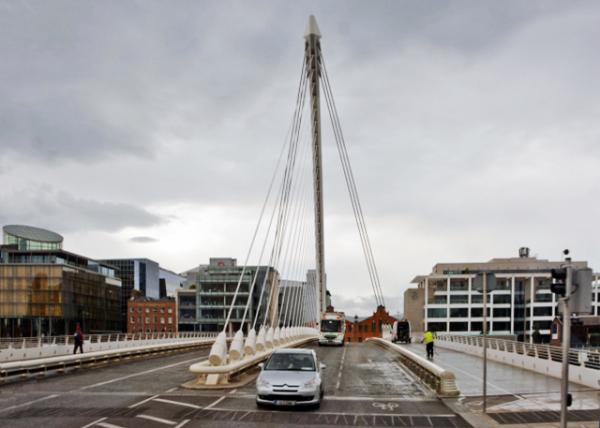 2016-07-10_Samuel Beckett Bridge_The Forward Curved Pylon w 31 Cable Stays and 2 Cack Stays 31³Ÿ˺Ÿ˵ǰʽ-60001.JPG