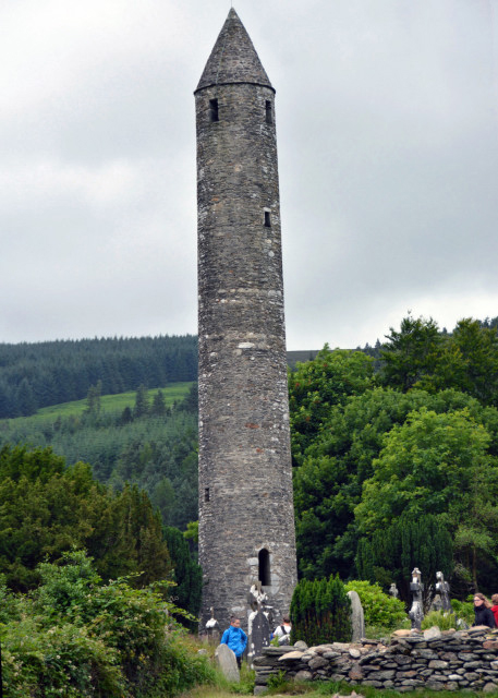 1744947421169956.jpg 2016-07-10_Glendalough_30m-TalI rish Round Tower l 30米高的苏格兰圆塔-60001.JPG