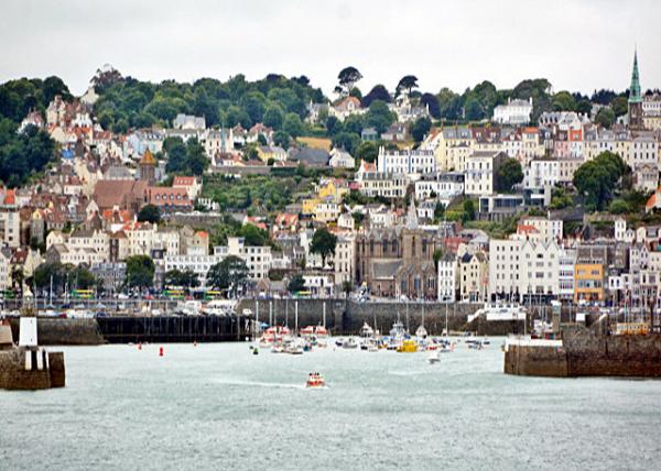 2016-07-08_St Peter Port Harbour ʥ˵ø۸ۿ0001.JPG