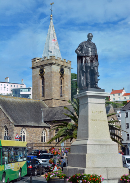 2016-07-08_Monument to Prince Albert & Parish Church of St Peter Port & Albert Pier Ӽʥ˵ø۽0001.JPG