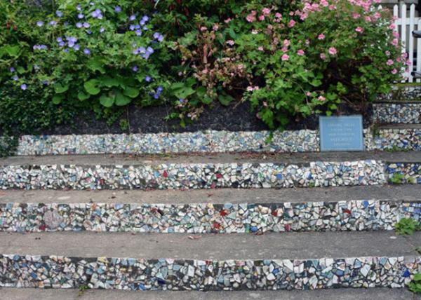 2016-07-08_Little Chapel of Guernsey_Steps w Seashells, Pebbles, & Broken China ǣʯʯ0001.JPG