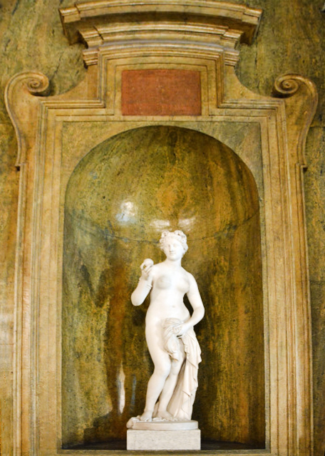 1745846589798161.jpg 2016-07-04_Royal Palace_Statue of Venus w an Apple 雕像《维纳斯与苹果》10001.JPG