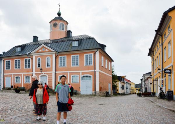 2016-07-03_Porvoo_Pink Town Hall 0001.JPG