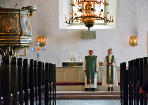 2016-07-03_Porvoo Communion_Priest ʦ-30001.JPG