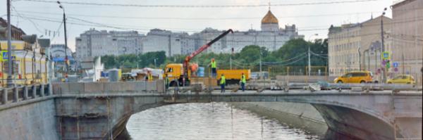 2016-07-01_Vodootvodny Canal_Cathedral of Christ the Saviour_Malyy Moskvoretskiy Most ˺ӡĪ˹Сú0001.JPG