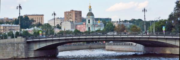 2016-07-01_Vodootvodny Canal_Church of St. Nicholas in Zayaitskom_Komissariatskiy Most-ʳʥ˹10001.JPG