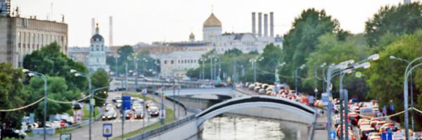 2016-07-01_Moskva River_Sadovnichesky Bridge against  Cathedral of Christ the Saviour & Church of St. Nicholas on Bersenevka Ī˹ƺӡúʥ˹-30001.JPG
