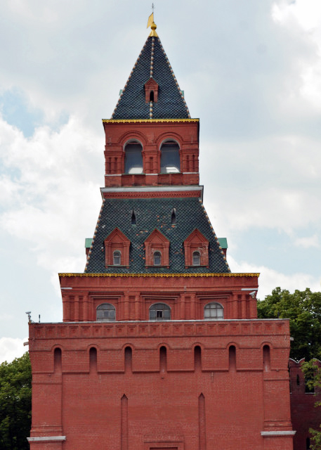 2016-07-01_Kremlin_Oruzheynaya Tower е0001.JPG