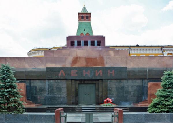 2016-07-01_Red Square_Lenin's Mausoleum-20001.JPG