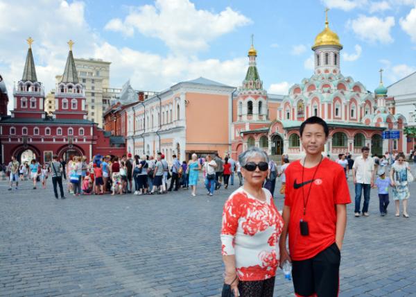 2016-07-01_Red Square_Kazan Cathedral &Iberian Gate and Chapel0001.JPG