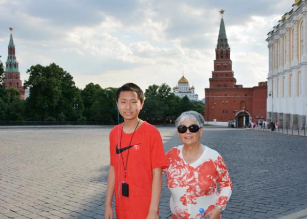 2016-07-01_Kremlin_Troitskaya Tower w One of Five Kremlin Stars on Top& Armoury ʥһͷſķֹ֮һ-20001.JPG