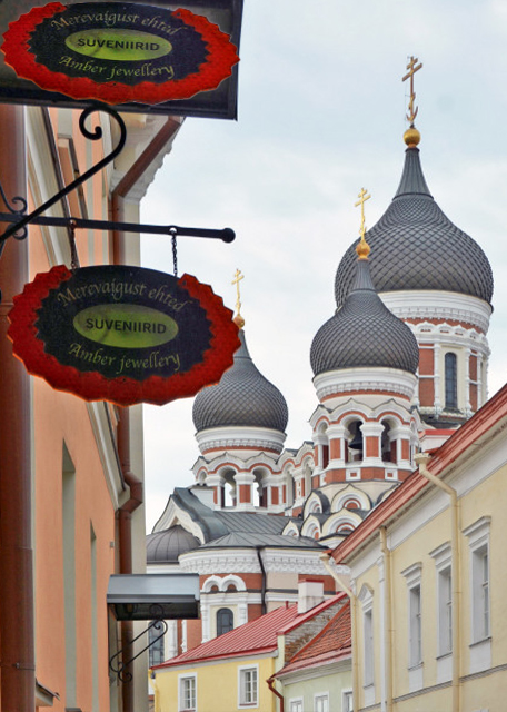 2016-06-30_Upper Town_Alexander Nevsky Cathedral_Five Onion Domes w Gilded Iron Crosses Բƽʮּ-20001.JPG