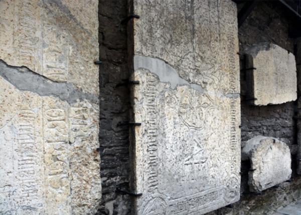 2016-06-30_St. Catherine's Passage_Tombstones from the 14th-Century Monastery Ĺʮ޵Ժ-20001.JPG