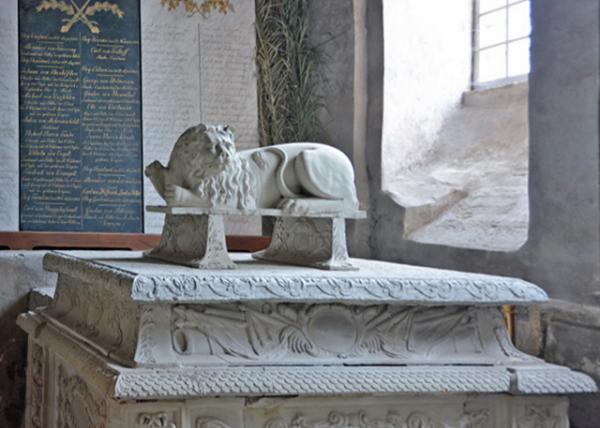 2016-06-30_St Mary's Cathedral_Tomb Ĺ0001.JPG