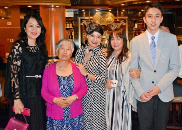 2016-06-29_Amy & Aussie Friends 0001.JPG