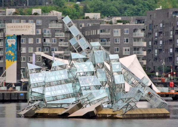 2016-06-26_Monument of Floating Glass & Steel Iceberg-20001.JPG