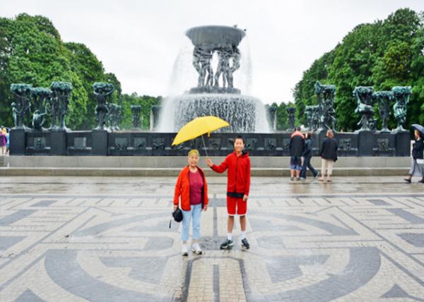 2016-06-26_Vigeland Sculpture Park_The Fountain-20001.JPG