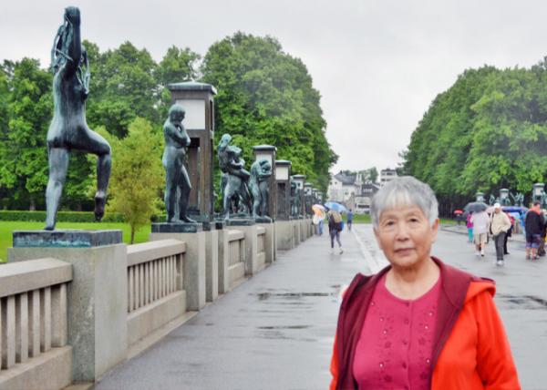 2016-06-26_Vigeland Sculpture Park_Bridge -170001.JPG