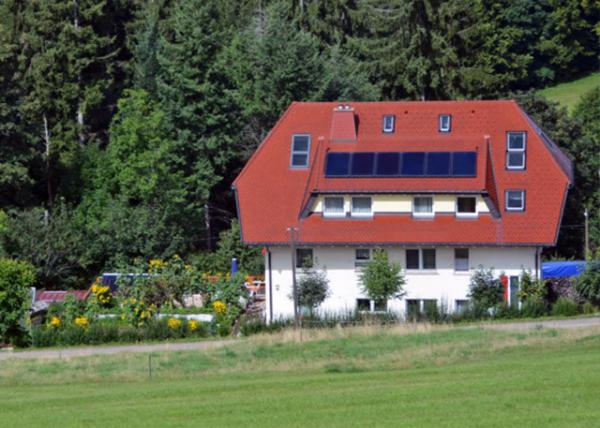 2017-08-22_Farmhouse w Half-Hipped Roof-50001.JPG