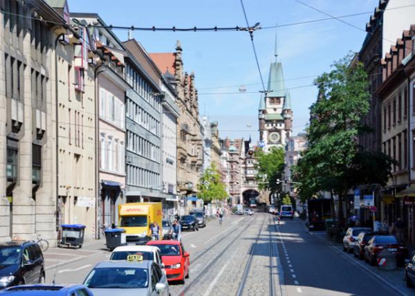 2017-08-22_Freiburg_Martinstor on Kaiser-Joseph-Straße ɪ-Լɪϵ-20001.JPG