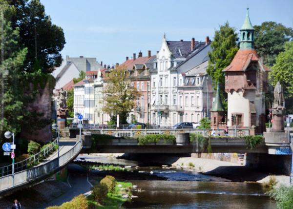 2017-08-22_Freiburg_Schwabentor Bridge over Dreisam ķϵʩ߱0001.JPG