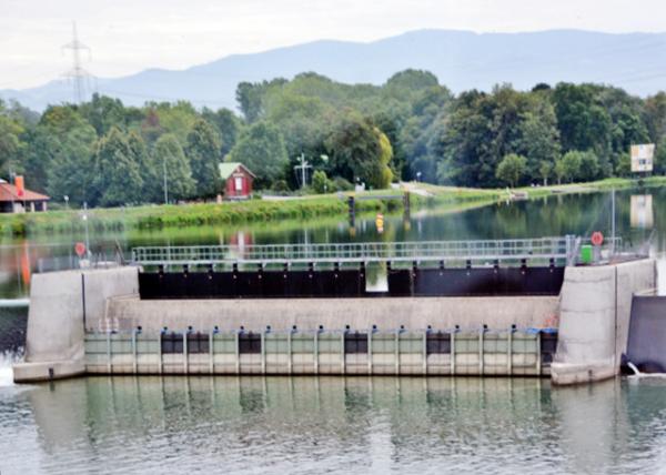 2017-08-22_Vogelgrun Hydroelectric Power Plant_Dam ˮ-40001.JPG