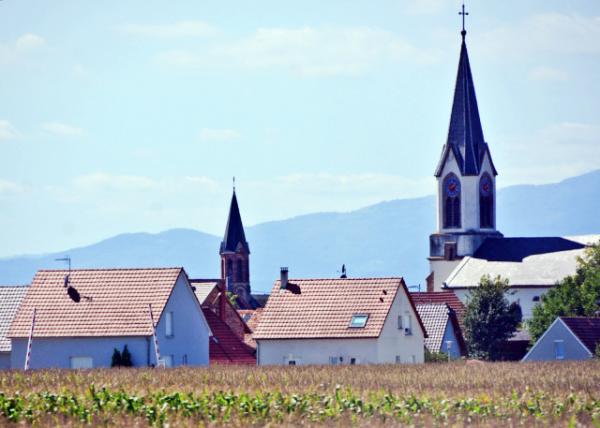 2017-08-22_Wolfgantzen_St. Wolfgang Church w Protestant Church in the Background ֶᯡʥֶԽ뱳½̽0001.JPG