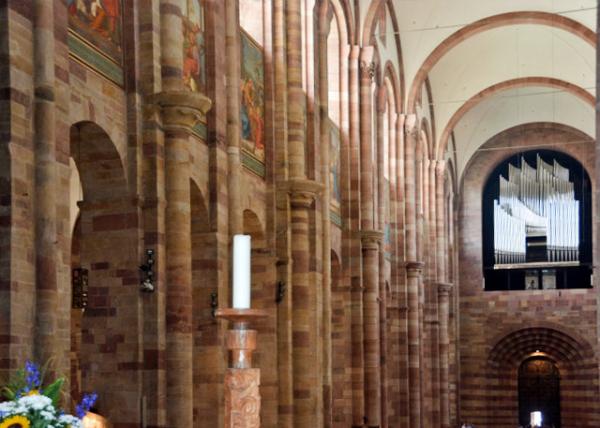 2017-08-20_Cathedral_Architectural Details of the Nave_Pillars ʯ0001.JPG