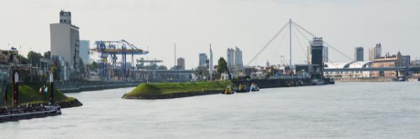 2017-08-20_Ludwigshafen_Sky Bridge Pylon 0001.JPG