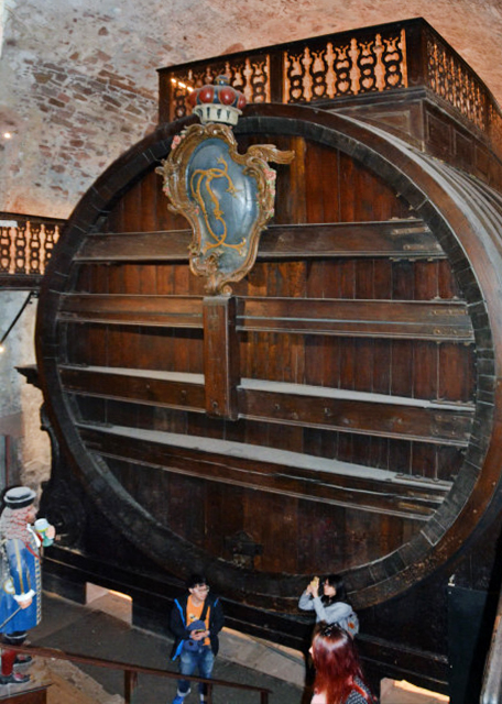 2017-08-20_Heidelberg Castle_Giant Wine Cask ;Ͱ-30001.JPG
