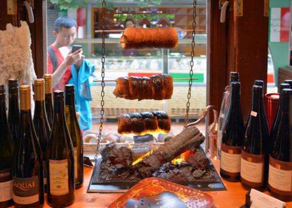 2017-08-19_Baumstriezel or Chimney Cake ̴ѵ-10001.JPG