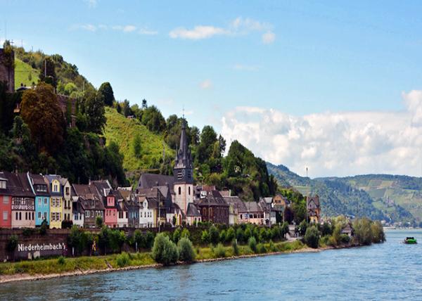 2017-08-19_Niederheimbach_Rhine Promenade-20001.JPG