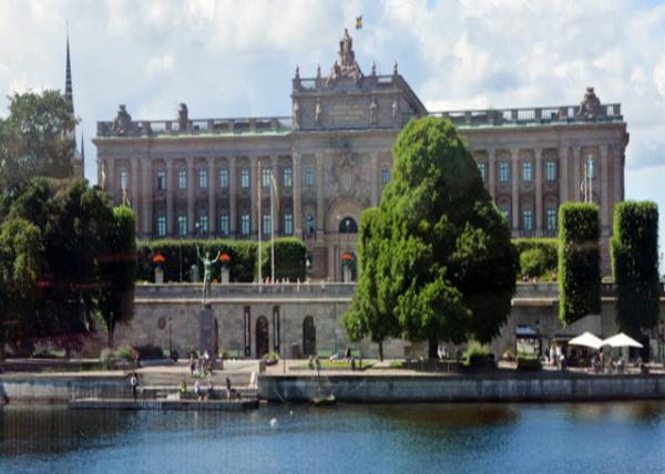 2016-07-04_Sveriges Riksdag_Riksbron Viewed from West w the Parliament Building to the Right Sveriges Riksdag 0001.JPG